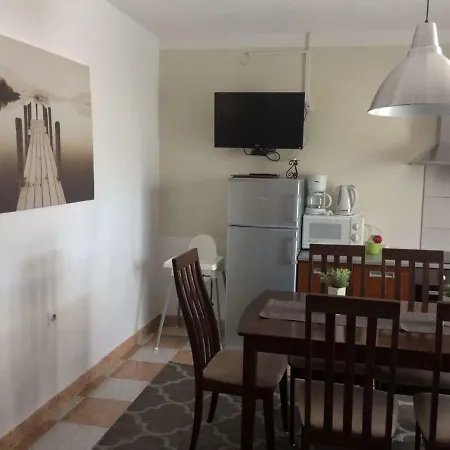 Dana Apartment *